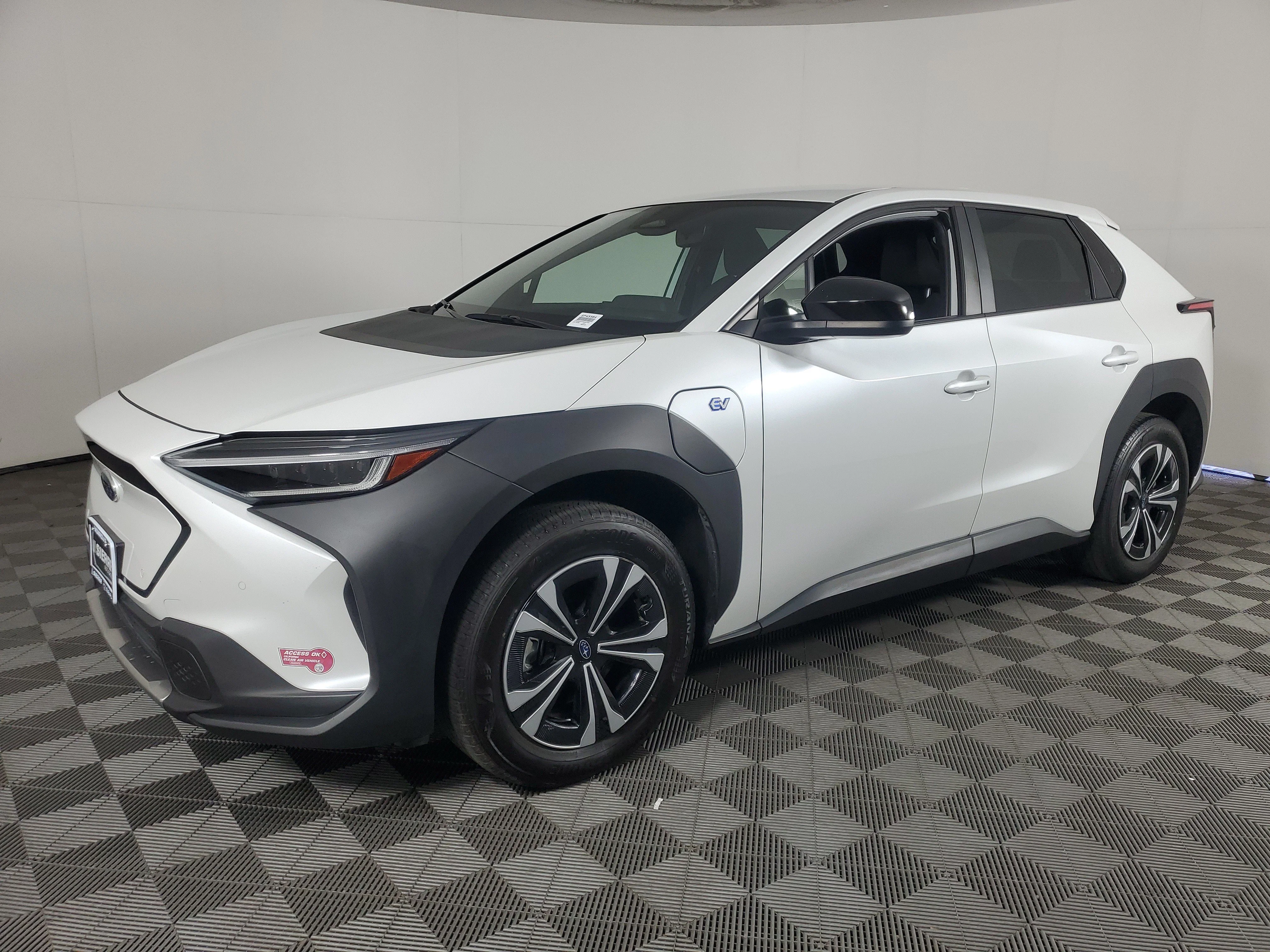 Used 2023 Cosmic White Pearl Subaru Premium image 8