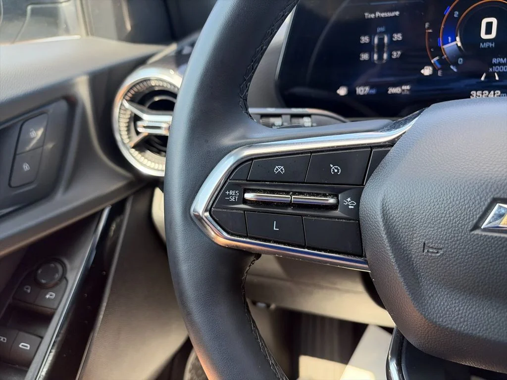 Used 2025 Gray Chevrolet LT image 29