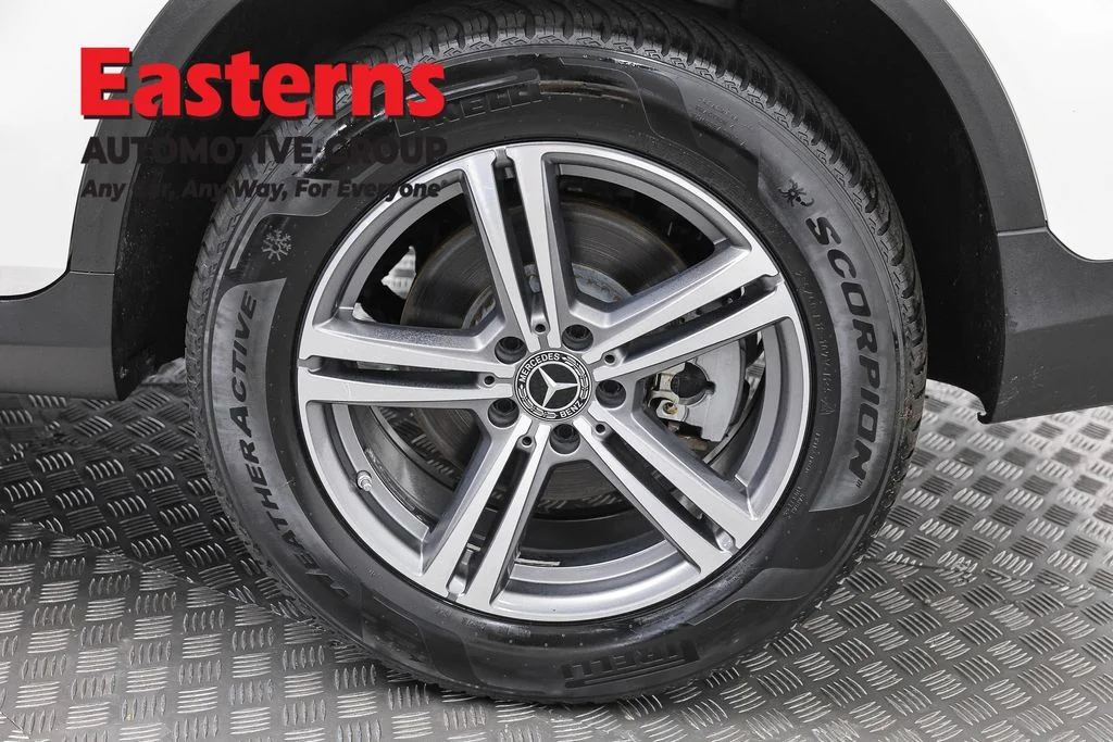 Used 2020 White Mercedes-Benz GLC 300 image 34