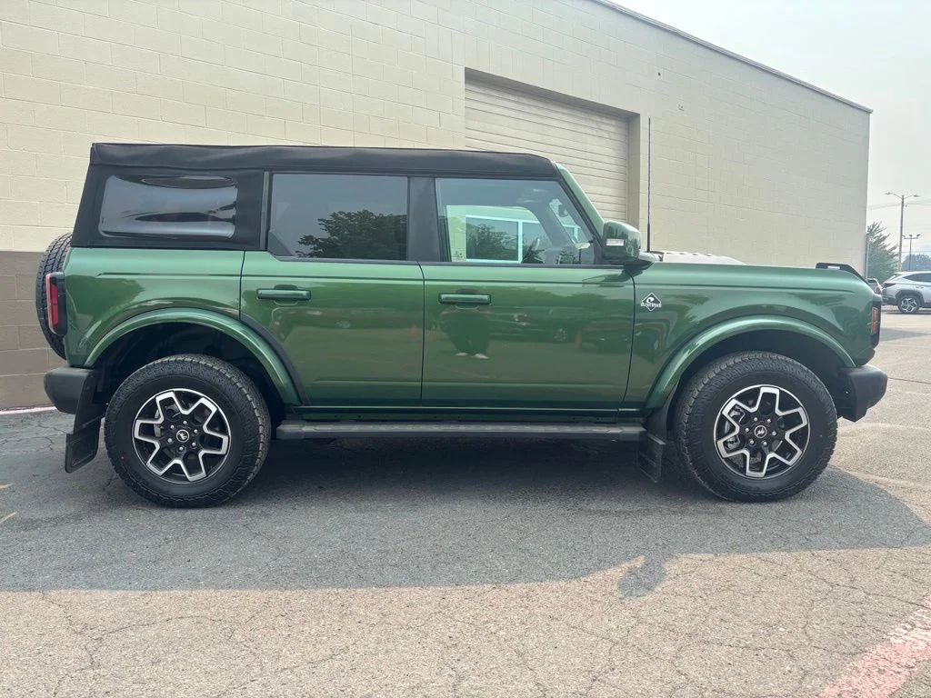 Used 2023 Green Ford Outer Banks image 3