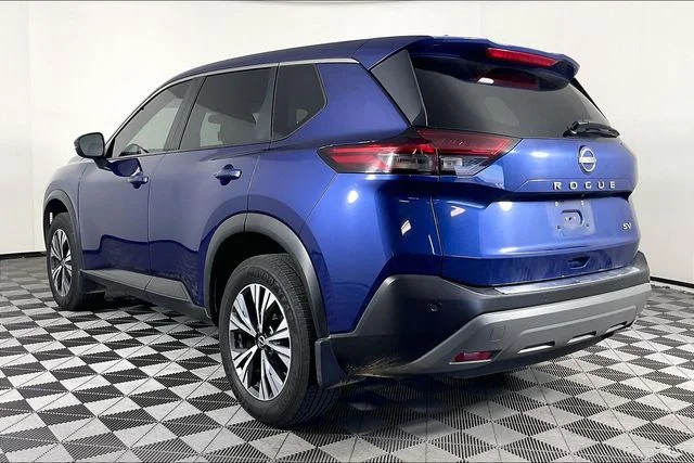 Used 2022 Blue Nissan SV image 2
