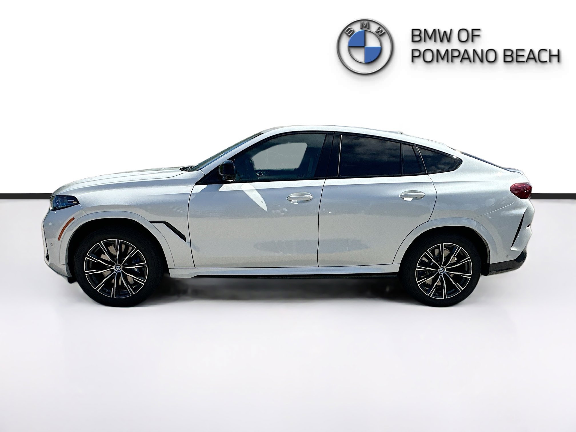 Used 2026 White Metallic BMW M60i image 4