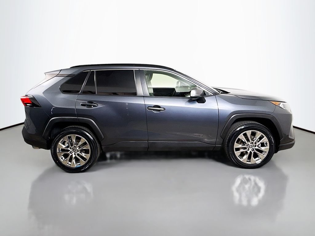 Used 2020 Magnetic Gray Metallic Toyota XLE Premium image 8