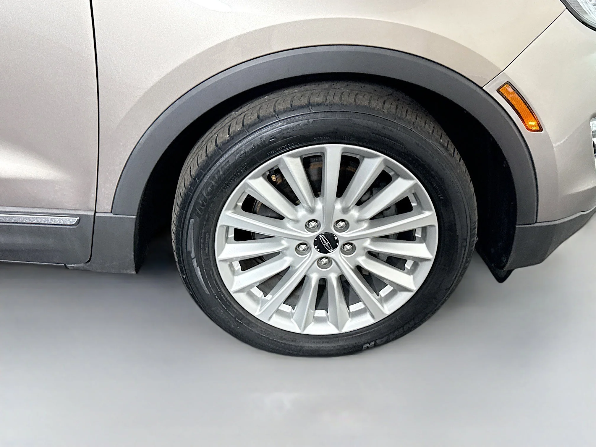 Used 2019 Iced Mocha Metallic Lincoln Standard image 28