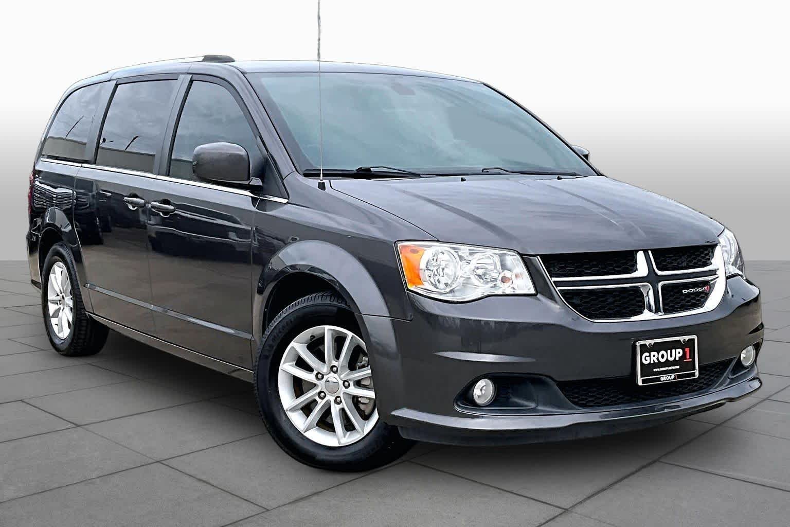Used 2020 Granite Pearlcoat Dodge SXT image 3