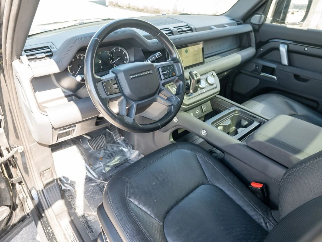 Used 2023 Black Land Rover X-Dynamic SE image 12