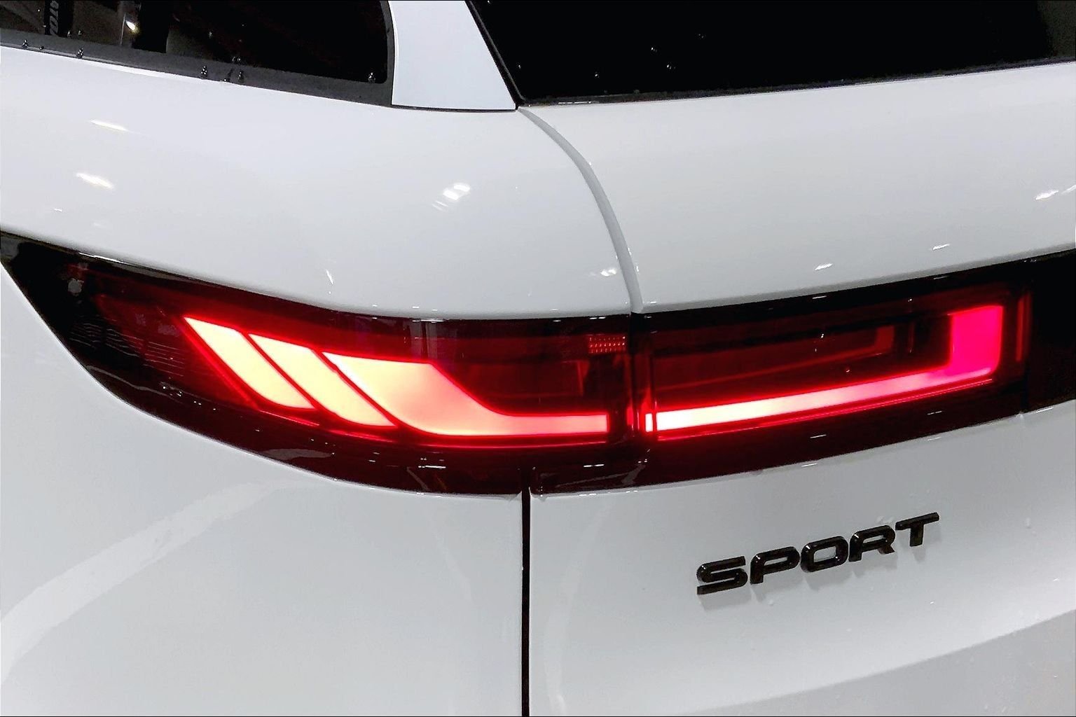 New 2026 Fuji White LAND ROVER SE image 14