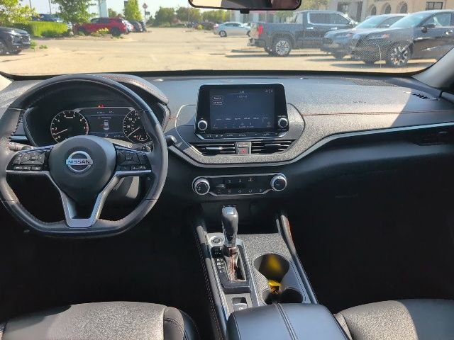 Used 2020 White Nissan 2.5 SR image 3