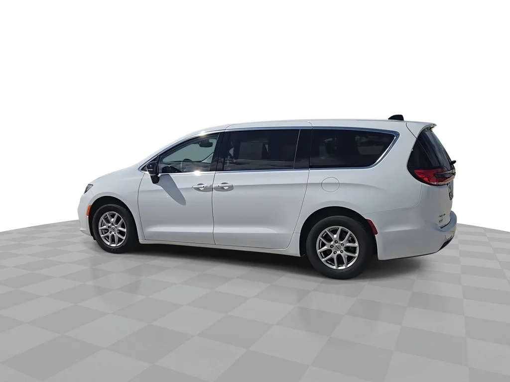 Used 2024 White Chrysler Touring L image 6