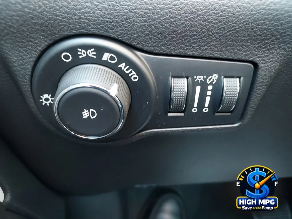 Used 2025 White Jeep Limited image 20