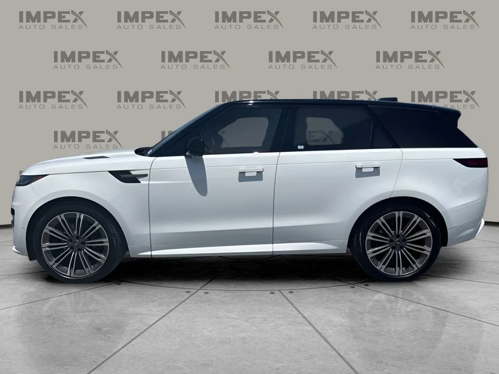 Used 2024 White Land Rover Dynamic SE image 2