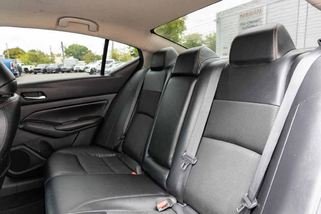 Used 2020 Black Nissan 2.5 SR image 23