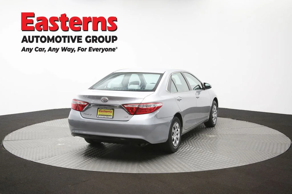 Used 2015 Silver Toyota LE image 38