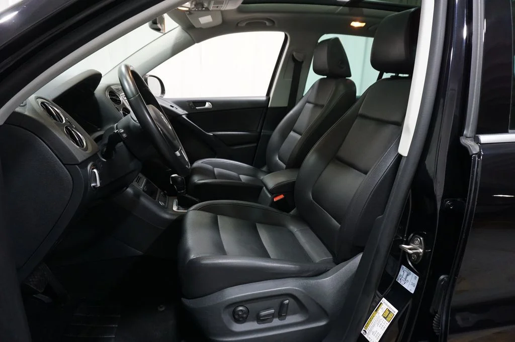 Used 2016 Deep Black Pearl Volkswagen SE image 21