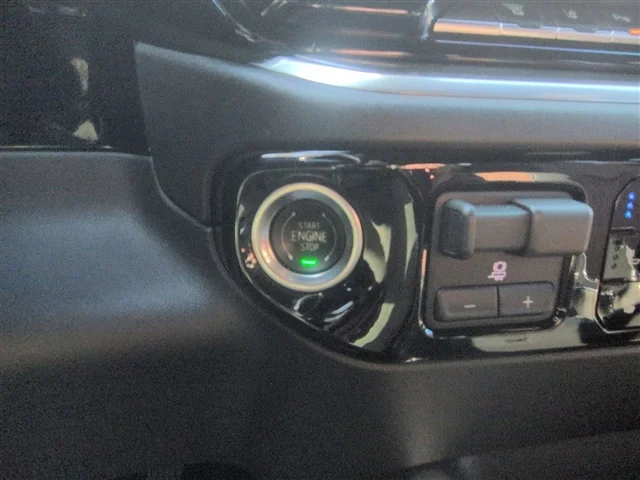 Used 2025 Black Chevrolet High Country image 17