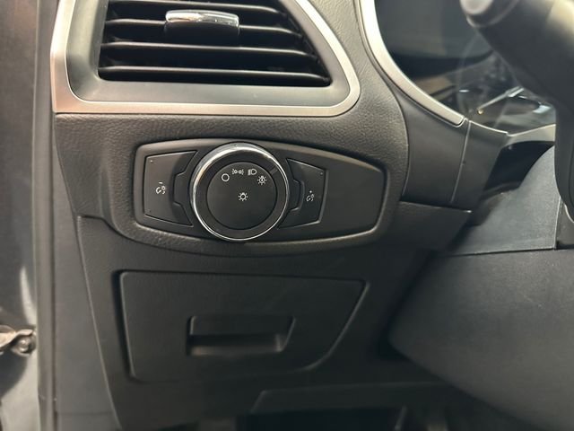 Used 2015  Ford SEL image 21