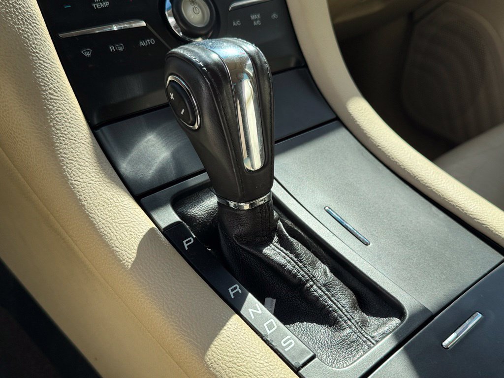 Used 2013 White Platinum Clearcoat Metallic Ford SEL image 10