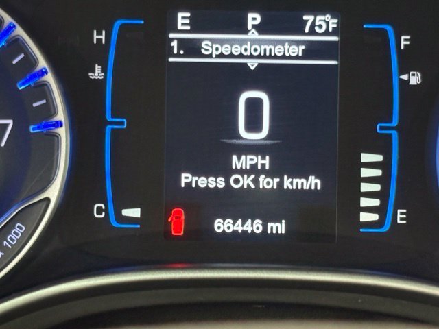 Used 2017 Red Chrysler Touring L image 33