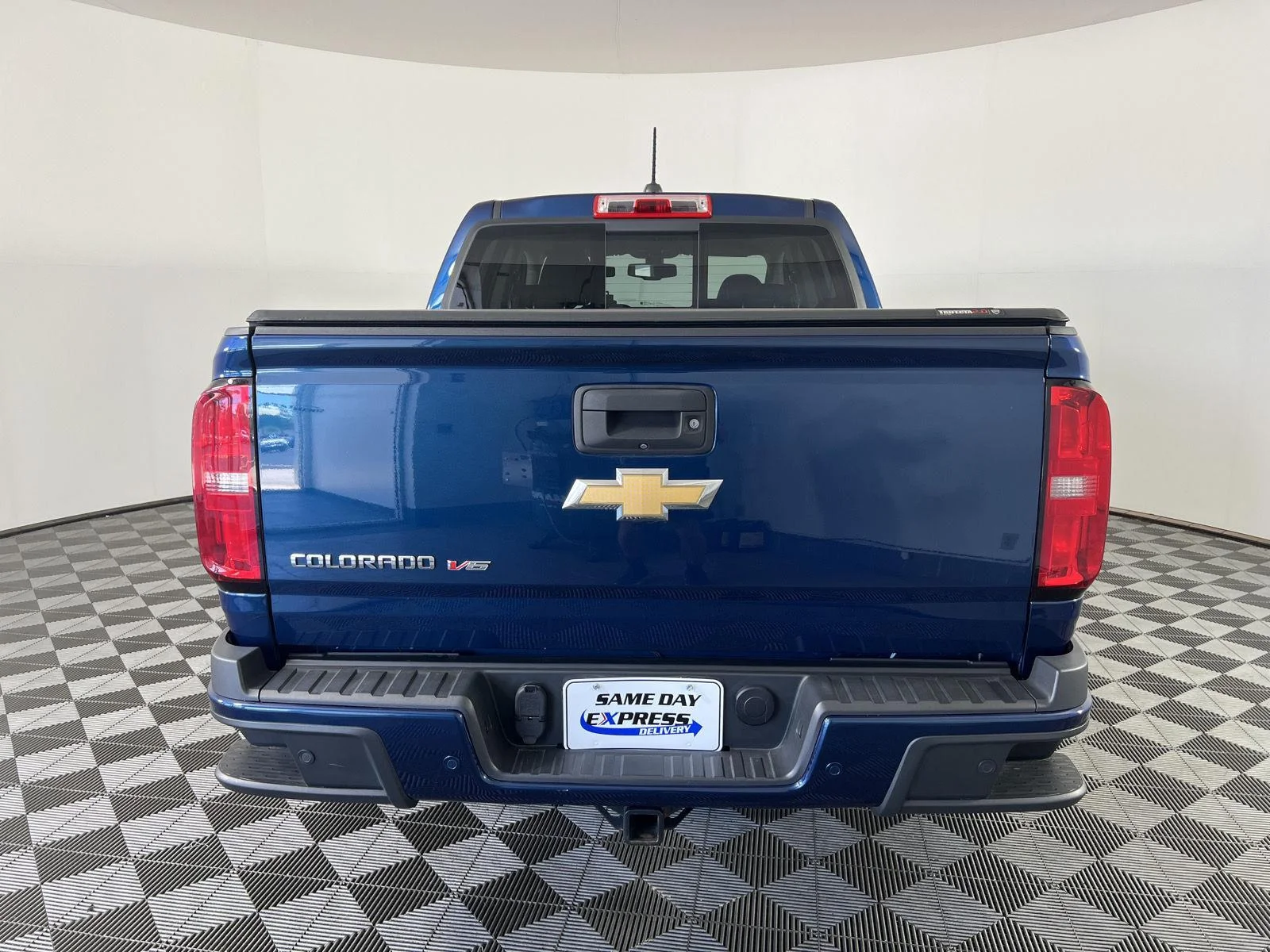 Used 2019 Pacific Blue Metallic Chevrolet Z71 image 27
