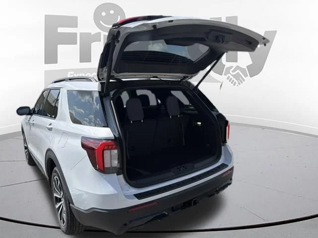 New 2026 Space White Metallic Ford ST-Line image 55