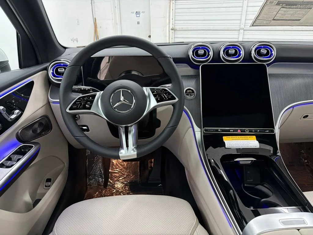 New 2027 White Mercedes-Benz GLC 300 image 25