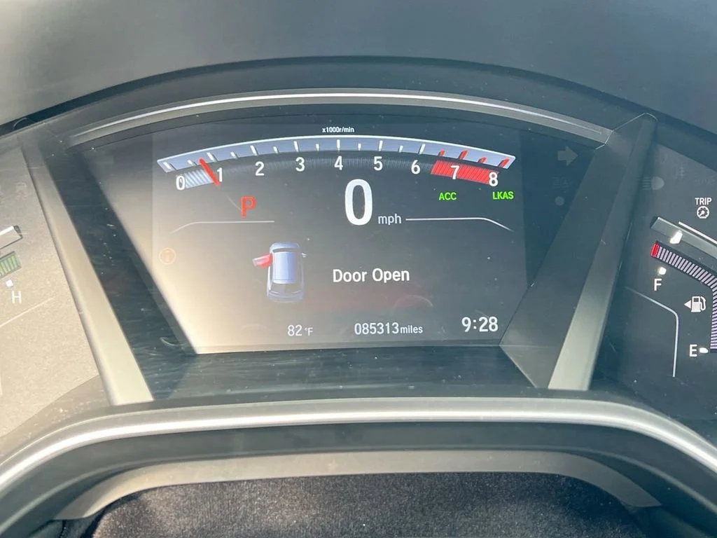 Used 2019 Lunar Silver Metallic Honda Touring image 14