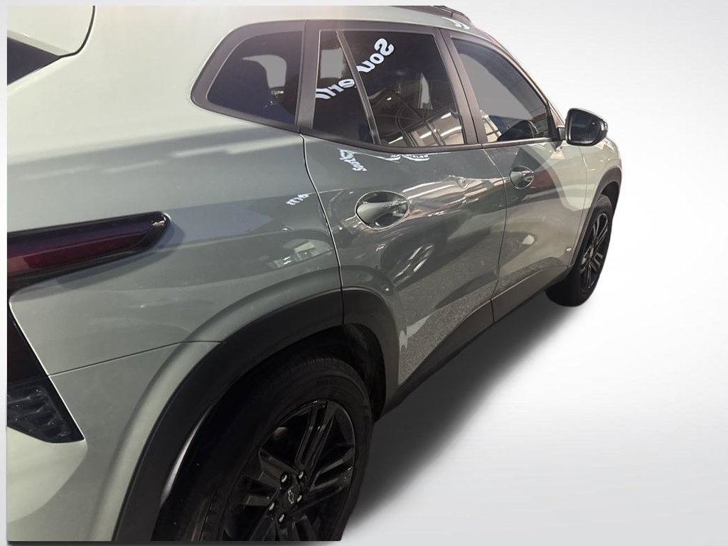 Used 2025 Green Chevrolet ACTIV image 3