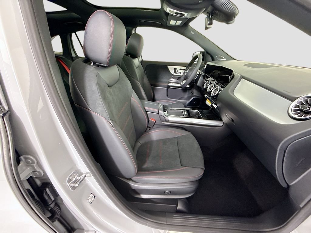 New 2026 MANUFAKTUR Alpine Gray Mercedes-Benz GLA 35 AMG® image 21