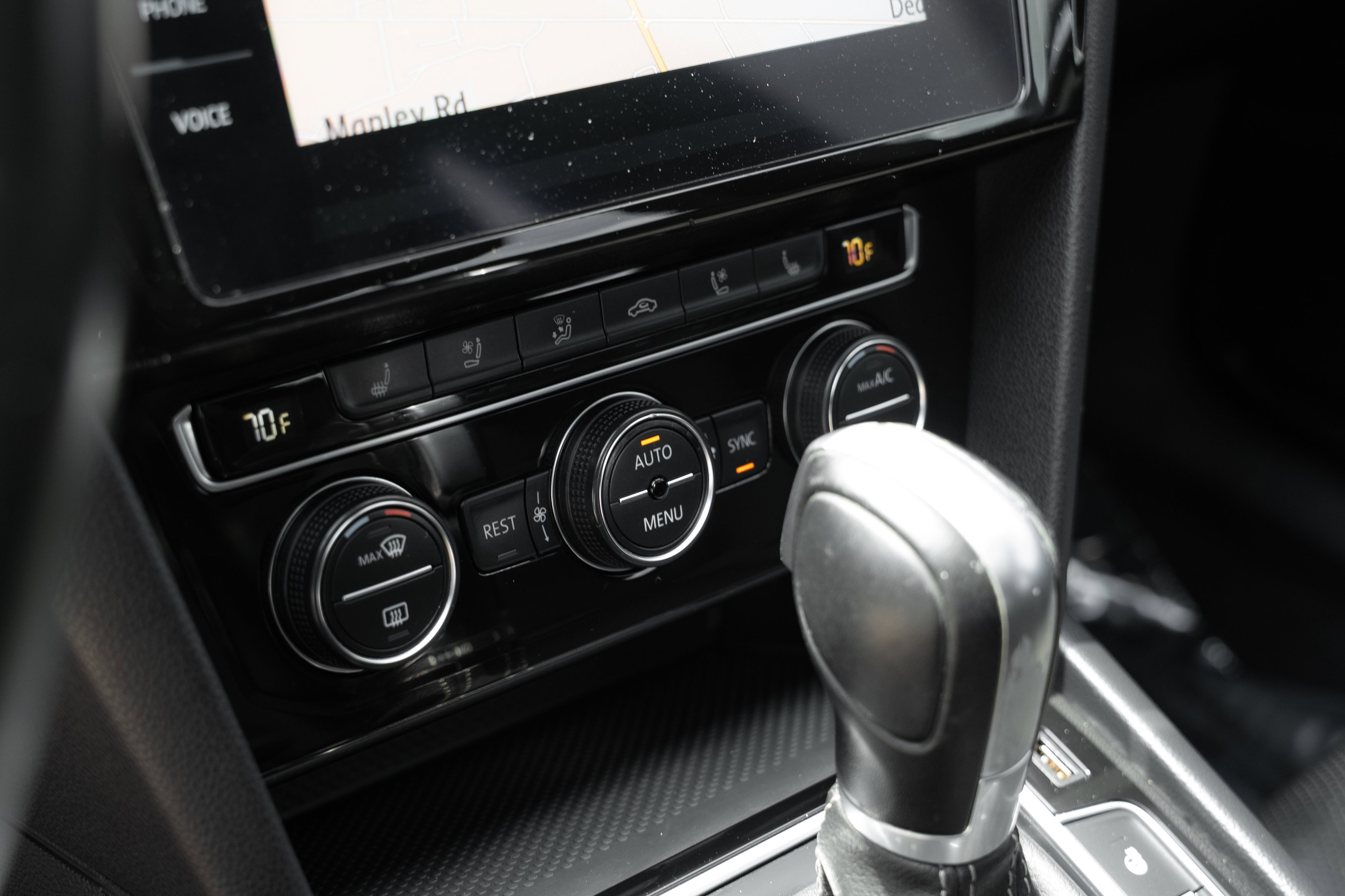 Used 2019 Pyrite Silver Metallic Volkswagen SEL Premium R-Line image 14