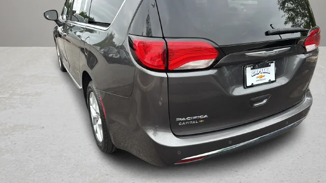Used 2017 Gray Chrysler Touring-L Plus image 41