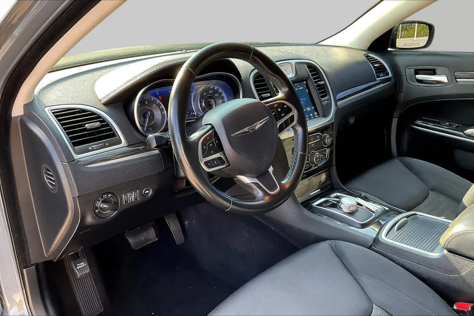 Used 2019 Ceramic Grey Clearcoat Chrysler Touring image 17