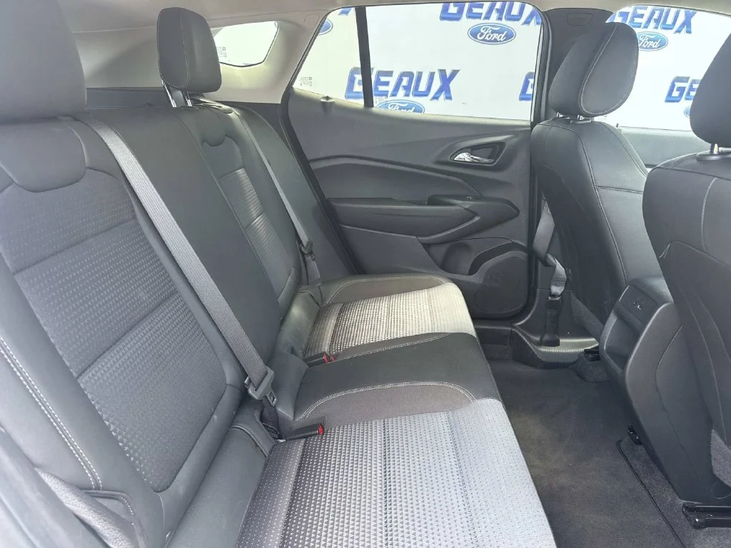 Used 2025 White Chevrolet LT image 7