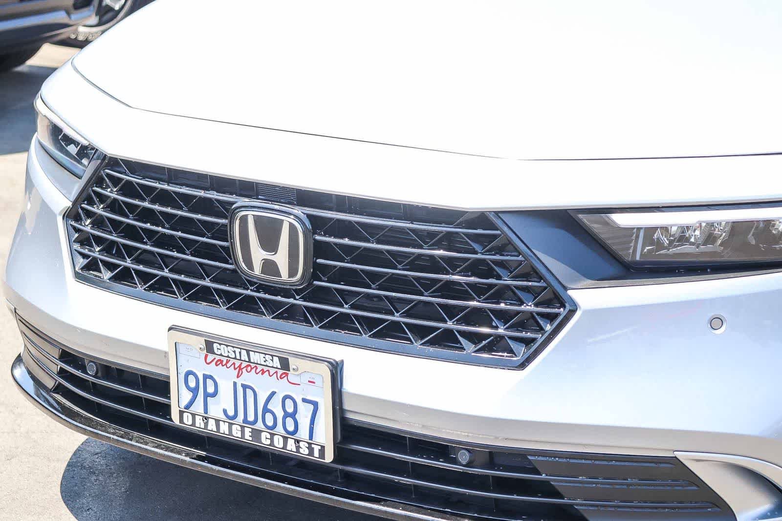 Used 2024 Solar Silver Metallic Honda Touring image 9