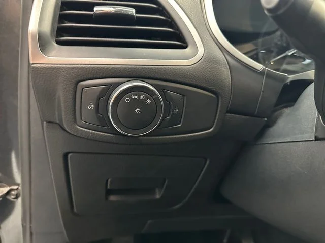 Used 2015  Ford SEL image 21
