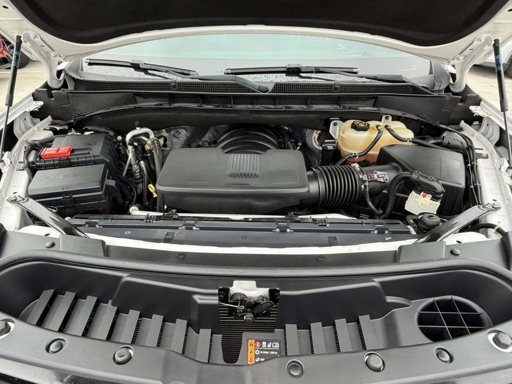 Used 2022 White Cadillac Sport image 13