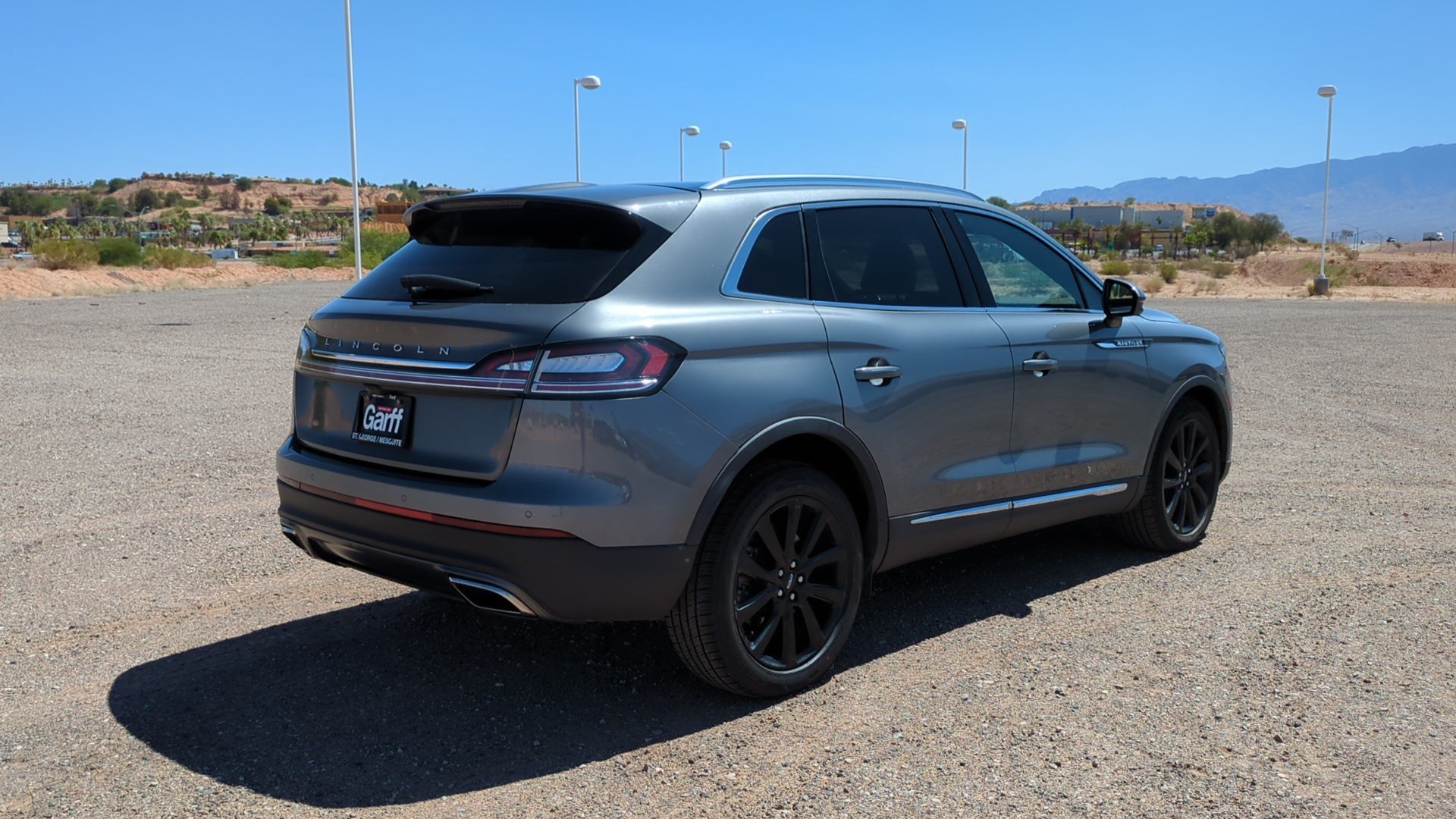 Used 2022 Gray Metallic Lincoln Reserve image 3