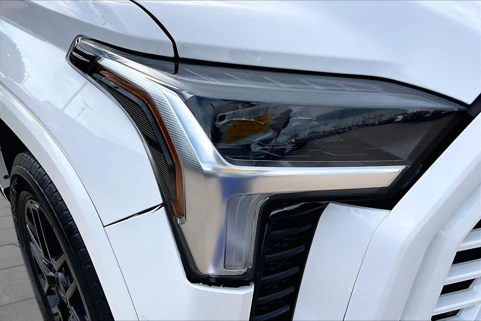 Used 2022 White Toyota SR5 image 28