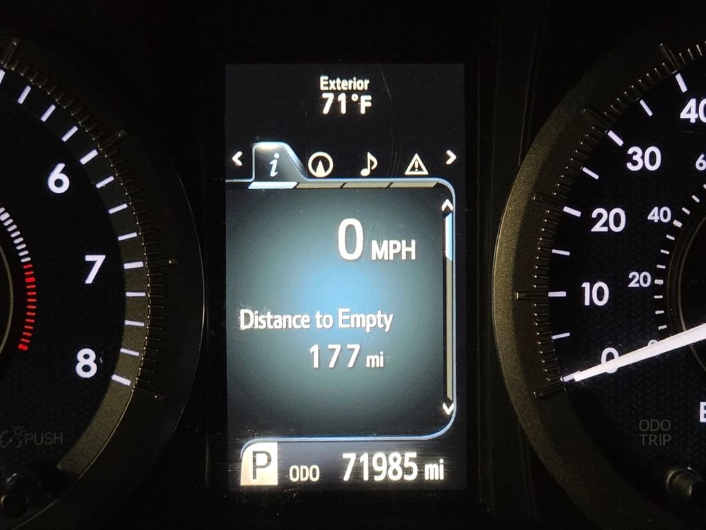 Used 2017  Toyota XLE image 23