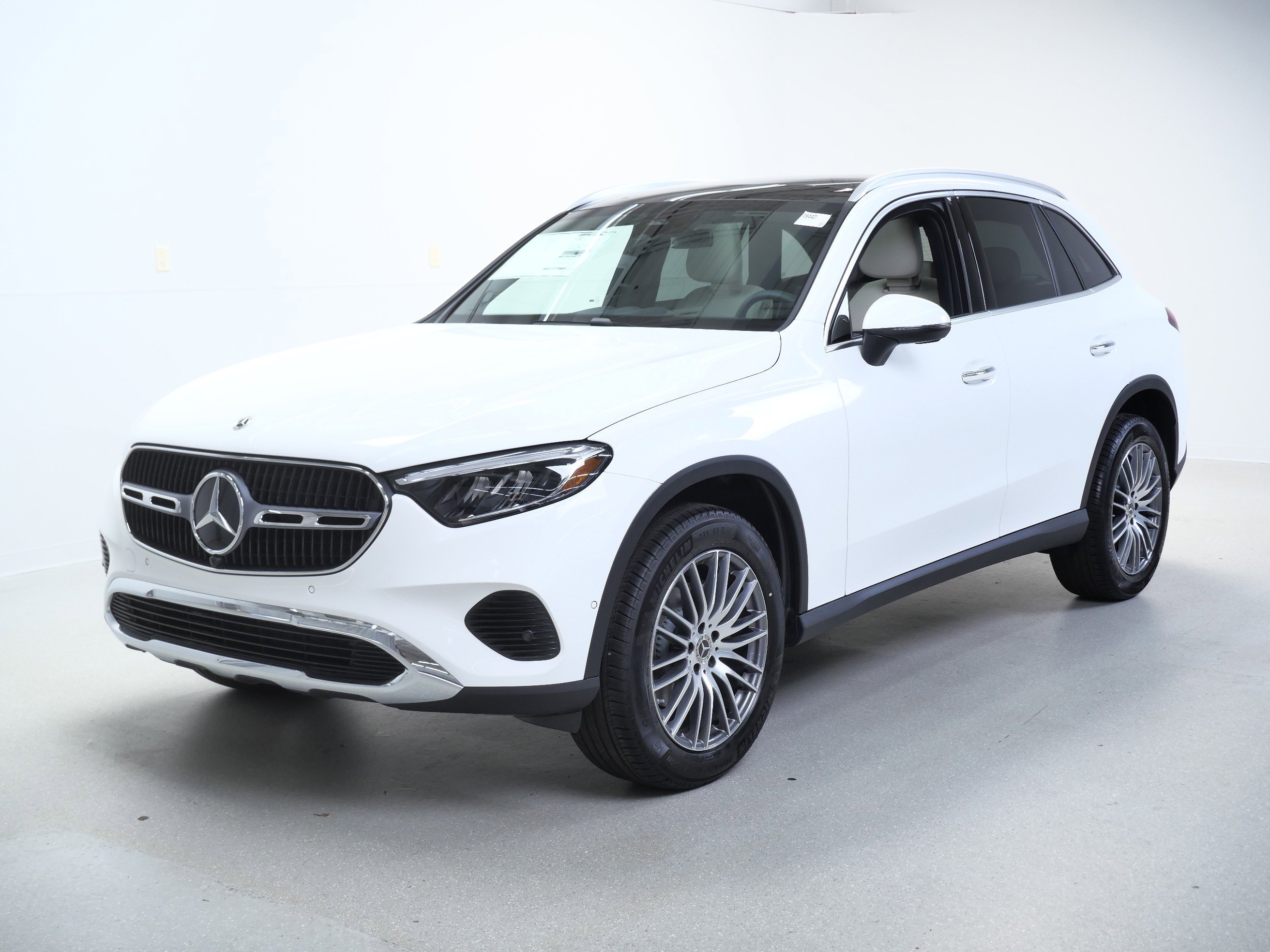 New 2026 Polar White Mercedes-Benz GLC 300 image 4