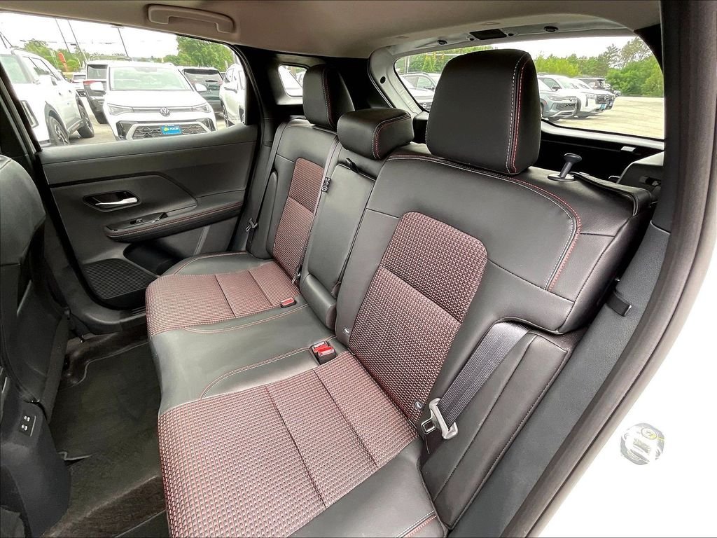 Used 2025 Aspen White Tricoat Nissan SR image 14