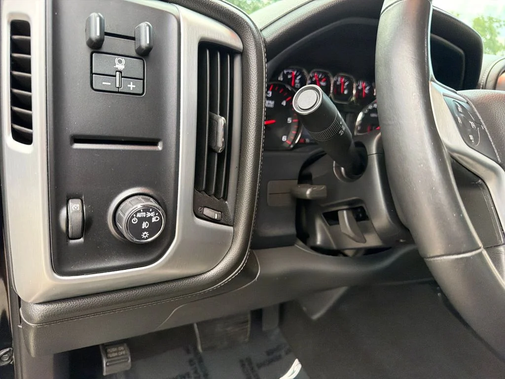 Used 2016 Black GMC SLE image 19