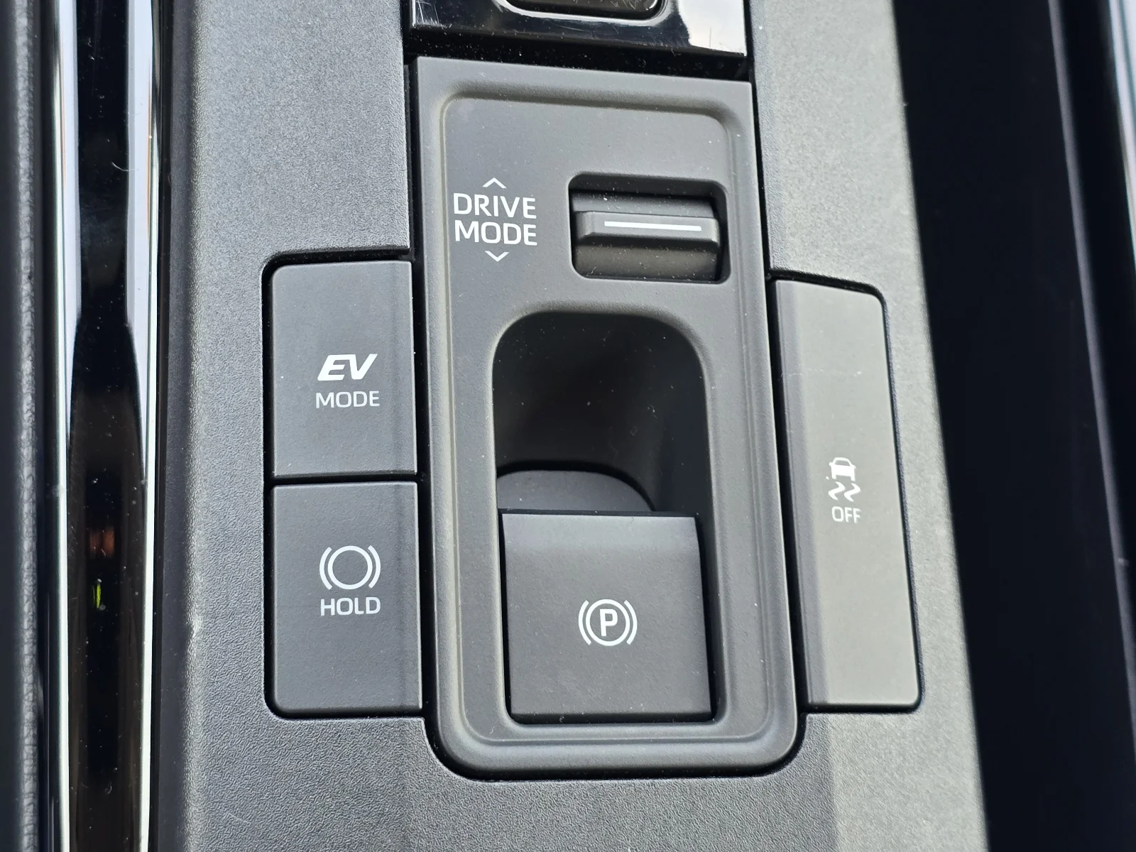 2025 Toyota Prius LE - Photo 21
