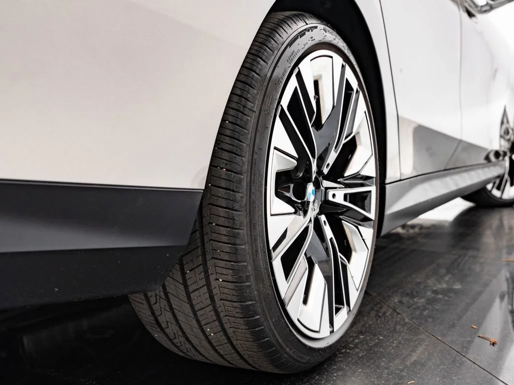 Certified Used 2025 Oxide Grey Met BMW 530i xDrive image 51