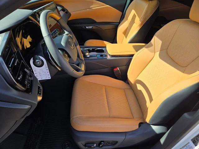 New 2026 Eminent White Pearl Lexus PREMIUM PLUS image 6