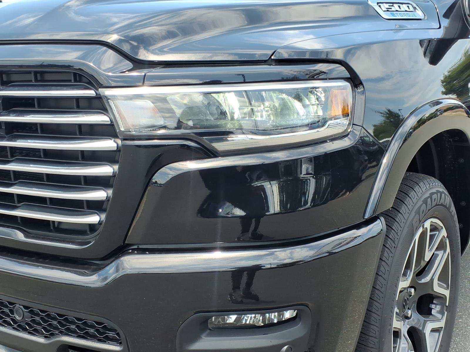 New 2026 Diamond Black Crystal Pearl-Coat Exterior Paint RAM Laramie image 17
