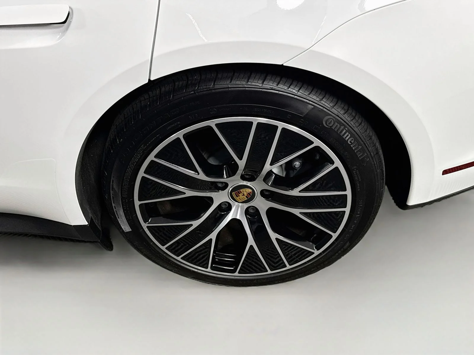 Used 2022 White Porsche Base image 23