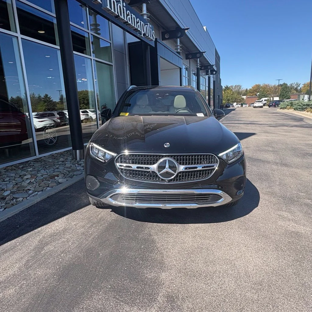 Used 2025 Black Mercedes-Benz GLC 300 image 3