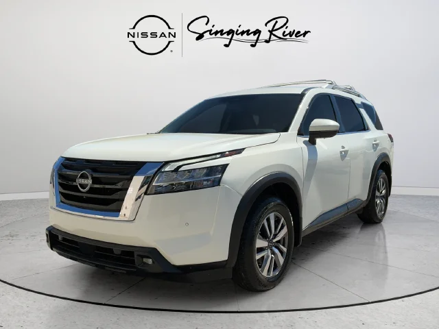 Used 2022 White Nissan SL image 3