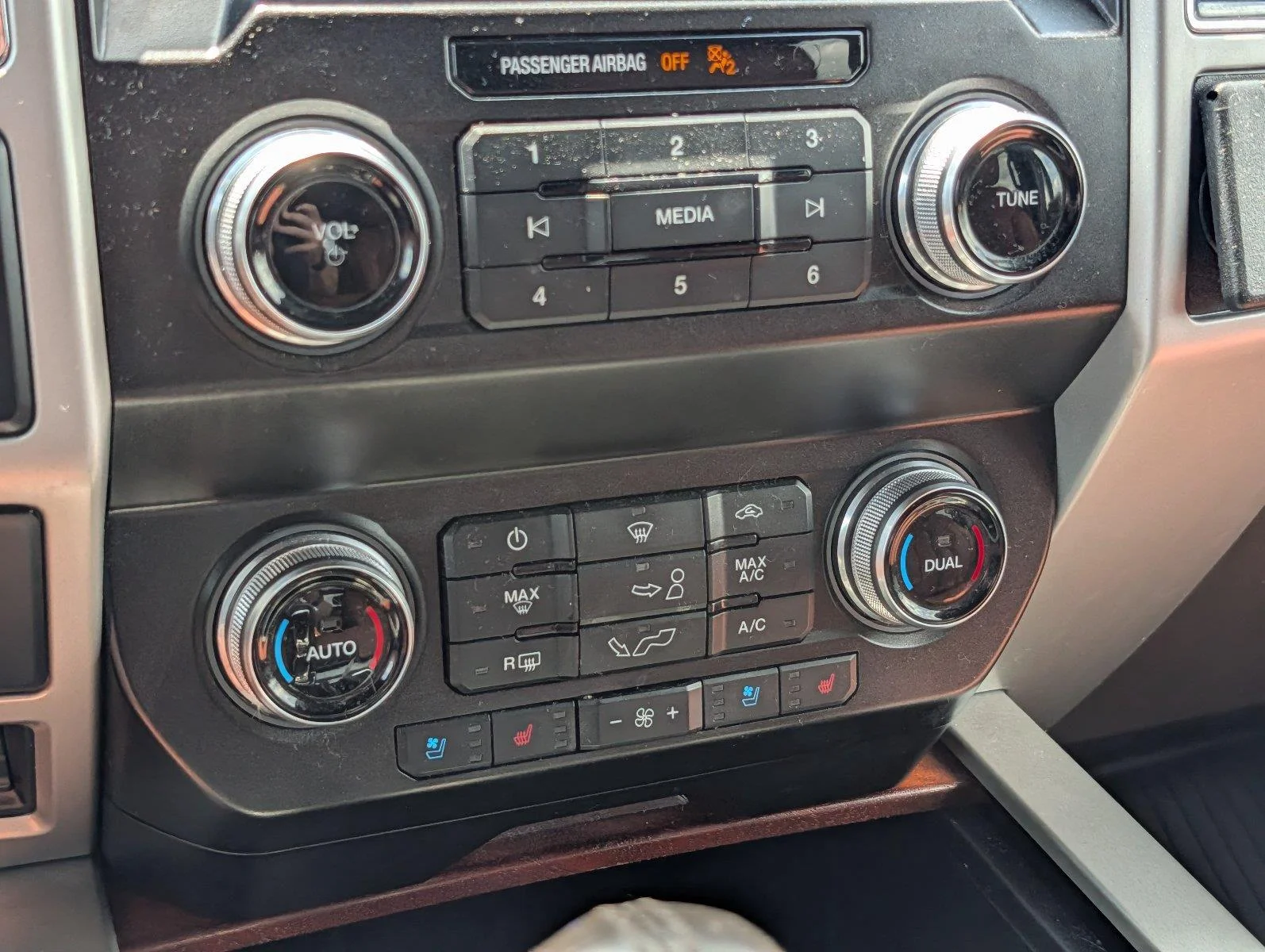 Used 2019 White Platinum Metallic Tri-Coat/Stone Gray Ford King Ranch image 19
