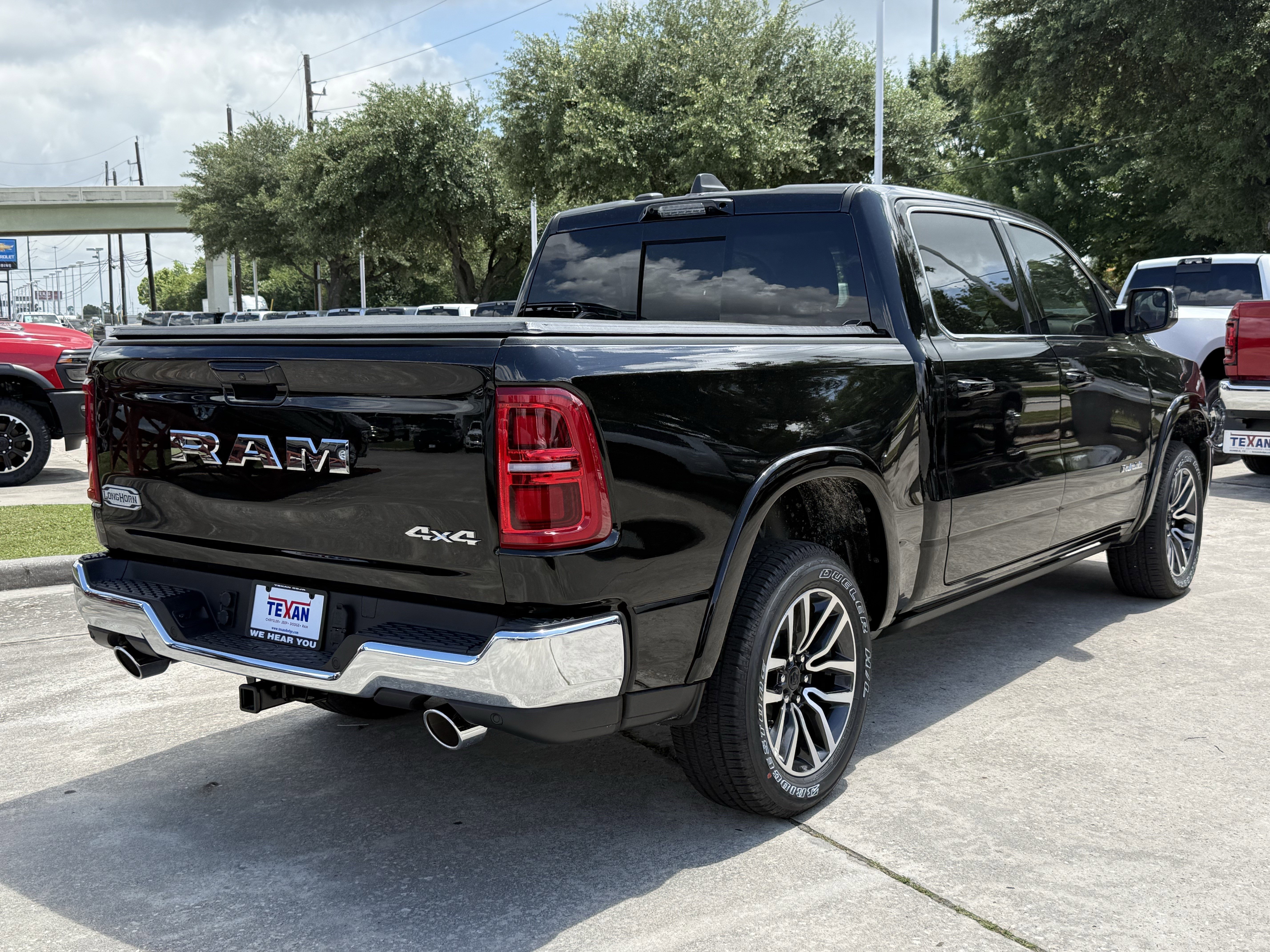 New 2026 Diamond Black Crystal Pearl-Coat Exterior Paint RAM Longhorn image 4